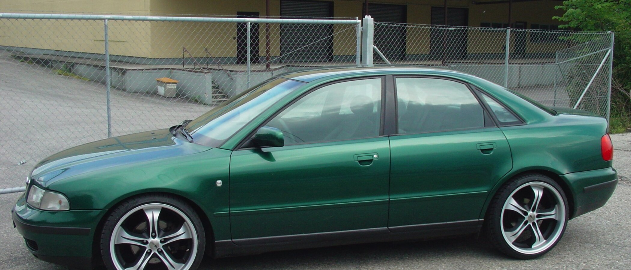 Audi A4 B5 Lim mit 19Zoll Brock